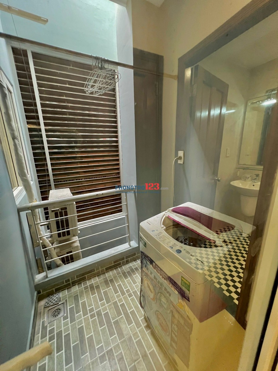 Căn Hộ dịch vụ 2 PN full nội thất ngay tại Tân Bình ( gần sân bay)