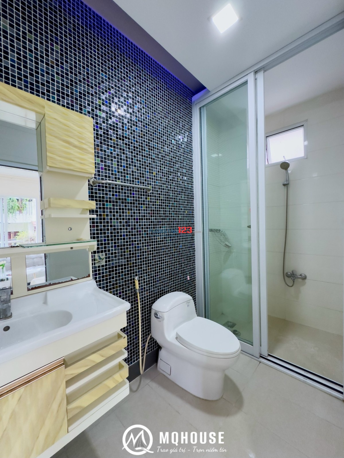 Căn hộ mới setup cao cấp ngay tại trung tâm quận 10