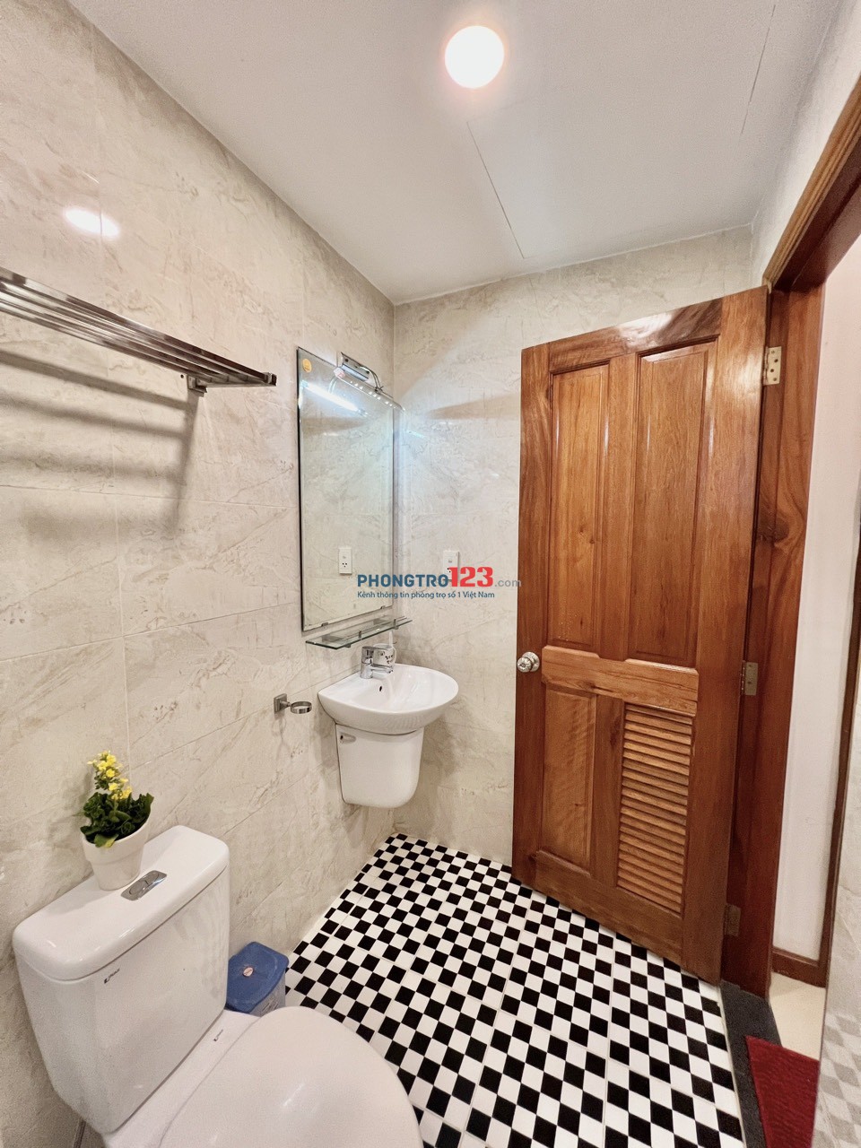 Căn Hộ dịch vụ 2 PN full nội thất ngay tại Tân Bình ( gần sân bay)