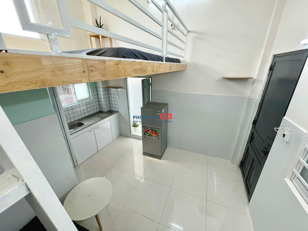 Cho Thuê Duplex Không Đụng Đầu, Sẵn Nội Thất, View Kính, Giếng Trời, Ngay Ấp Bắc, Etown