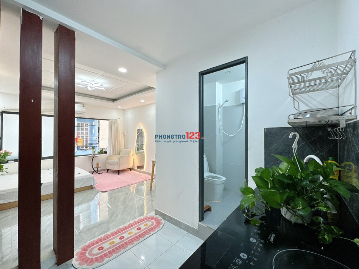 Cho thuê căn hộ 1 phòng ngủ, cửa sổ lớn 40m2, thoáng mát, gần Đại học Mỹ Thuật, đường Phan Đăng Lưu, Chợ Bà Chiểu - Bình