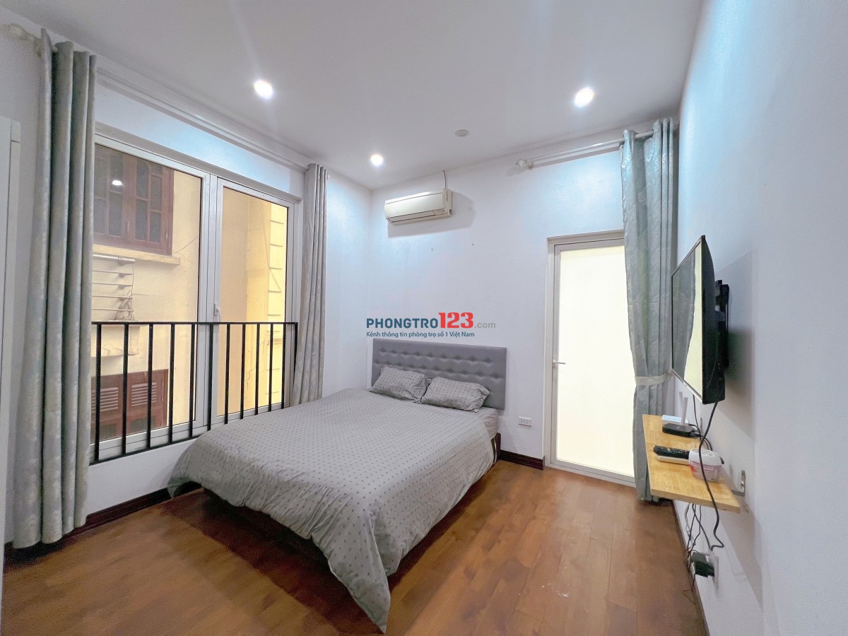 Cho thuê căn hộ 1 phòng ngủ có ban công tại 228 Âu Cơ, Tây Hồ, Hà Nội