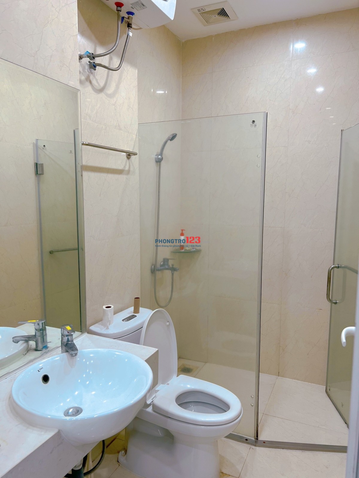 Cho thuê căn hộ 1 phòng ngủ có ban công tại 228 Âu Cơ, Tây Hồ, Hà Nội