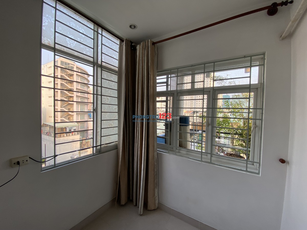 Phòng 18m2 trung tâm Q1 gần chợ Bến Thành, cửa sổ, toilet, ban công riêng, yên tĩnh