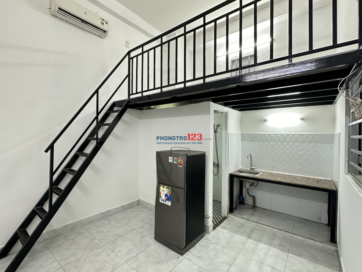 Duplex gác cao 2m tại Huỳnh Tấn Phát, Quận 7. Tiện nghi đầy đủ: Gác lửng rộng rãi, máy lạnh, nước nóng lạnh