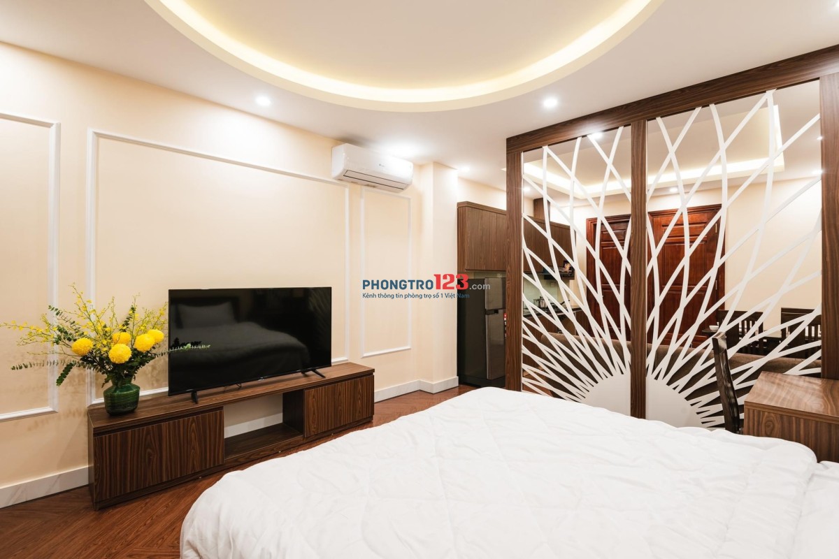 Căn hộ 2 phòng ngủ 60m² mặt phố tại 225 Âu Cơ, Quảng An, Hồ Tây