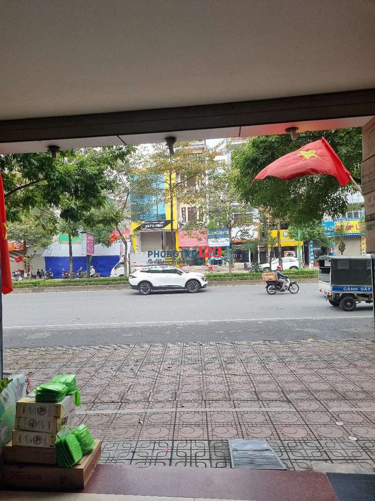 Mặt bằng kinh doanh tầng 1: 50m mặt phố Ngô Gia Tự, Long Biên