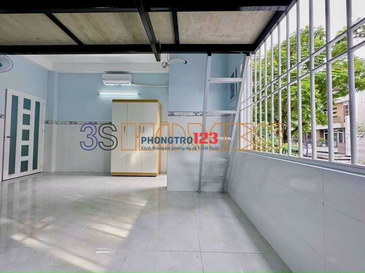 Phòng bancol siêu rộng thoáng có máy lạnh tại khu vực giáp Lê Trọng Tấn, Tân Phú
