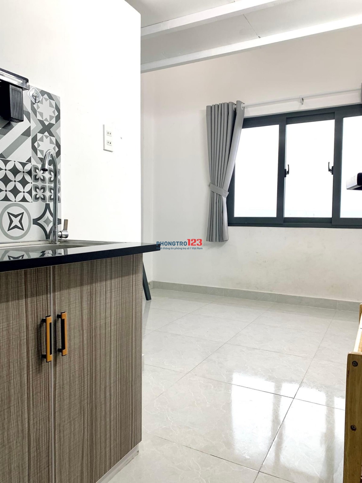 Duplex có cửa sổ thoáng, nội thất cơ bản, có thang máy ở ngay gần chung cư ricca