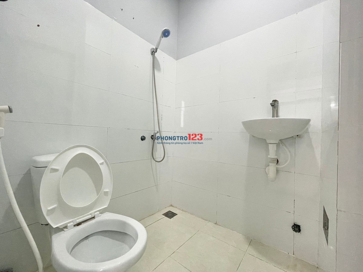 Duplex gác cao, nhiều nội thất, gần trục Đỗ Xuân Hợp