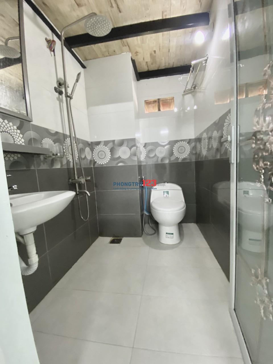 Duplex rộng hơn 35m2 có nội thất cơ bản, Cách trường Tài Chính Marketing 1km,Tăng Nhơn Phú A, Quận9