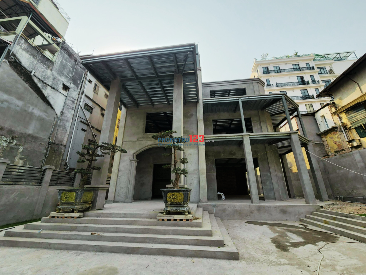 Cho thuê nhà mặt phố Phùng Hưng 4 tầng, MT21m, R 642m2, sát ngã 3 PH – Phan Đình Phùng