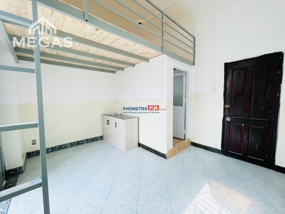Tỉnh Lộ 10 Phòng Mới Có Ban Công Và Cửa Sổ Trời Giá Rất Rẻ Nằm ở Mặt Tiền Đường Lớn