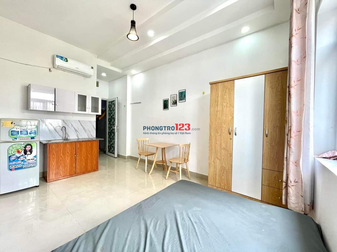 Cho thuê căn hộ dịch vụ full nội thất có cửa sổ to ở XVNT, Bình Thạnh 30m2