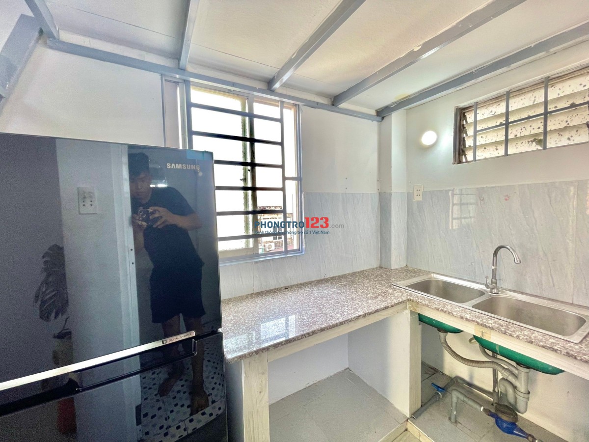 Cho thuê phòng trọ 32m2 có gác đường Nơ Trang Long quận Bình Thạnh sát bên Văn Lang cơ sở 3
