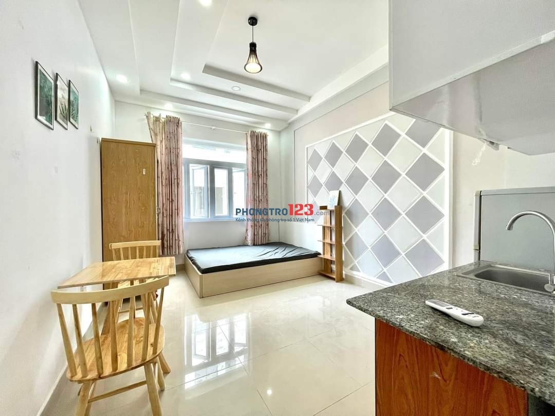 Cho thuê căn hộ dịch vụ full nội thất có cửa sổ to ở XVNT, Bình Thạnh 30m2