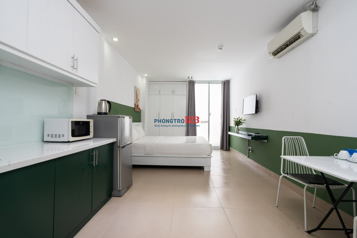 Căn hộ tone xanh lá 40m2 ban công view thành phố