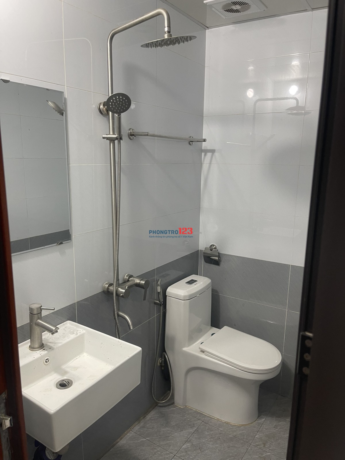 Cho thuê căn studio tại số 2 Hòe Thị,Nam Từ Liêm Hà Nội. Full nội thất ( gần Trịnh Văn Bô, Cao Đẳng FPT, ...)