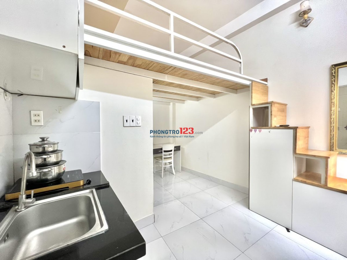Duplex đẹp, sang trọng có cửa sổ ngay cầu Trường Sa, Lê Văn Sỹ, quận 3