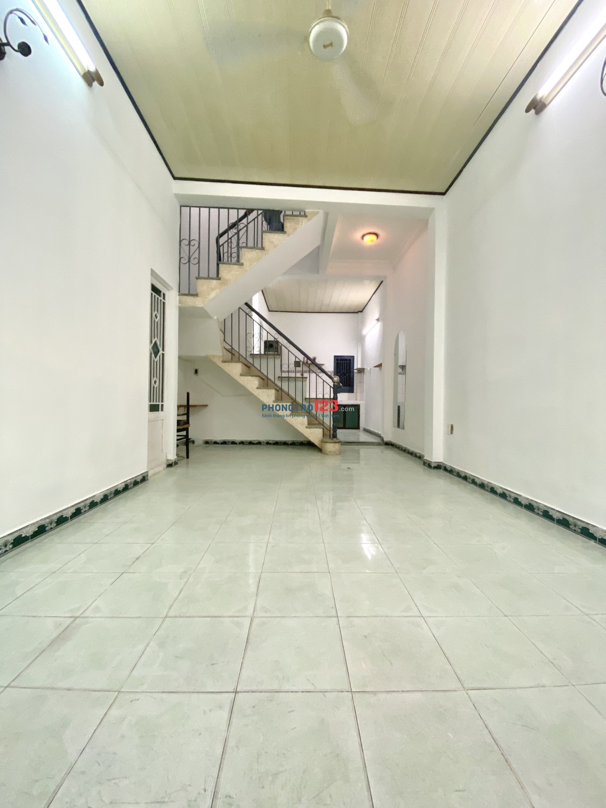 Cho thuê nguyên căn diện tích 4x10 m trệt + 1 lầu ,gồm 2 phòng ngủ và 2 vệ sinh