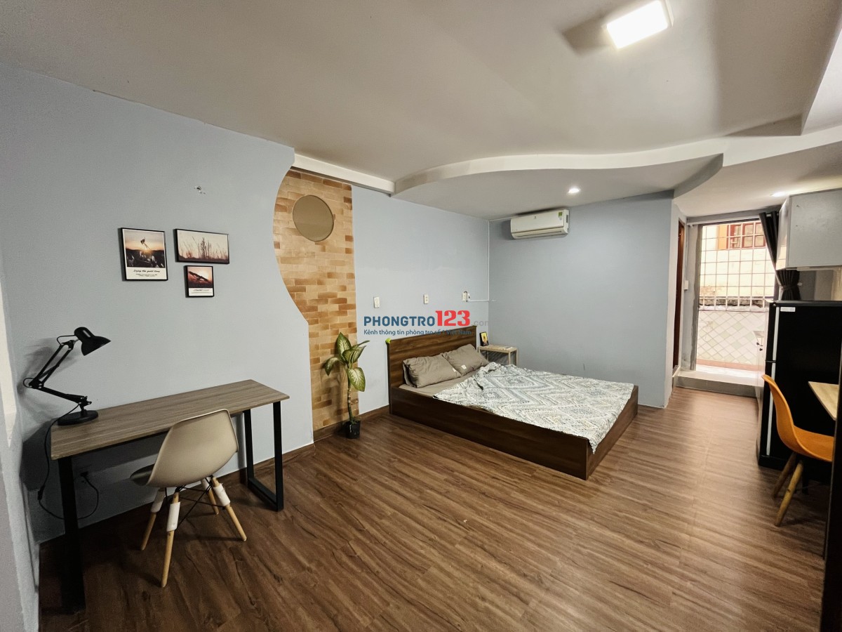 Phòng full nội thất đẹp tầng trệt bancol sau gần Vinhome Landmark