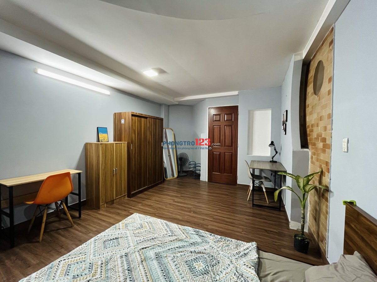 Phòng full nội thất đẹp tầng trệt bancol sau gần Vinhome Landmark