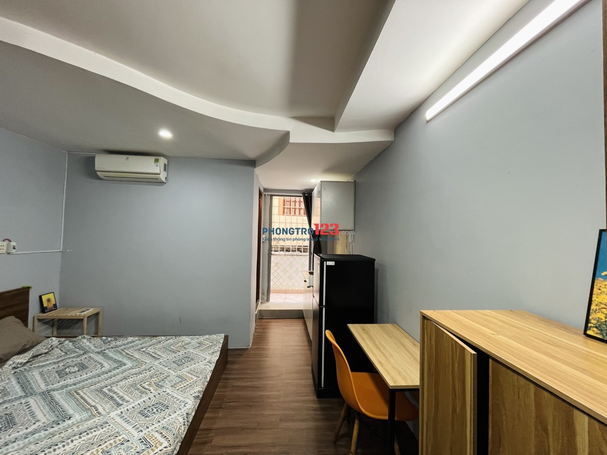 Phòng full nội thất đẹp tầng trệt bancol sau gần Vinhome Landmark