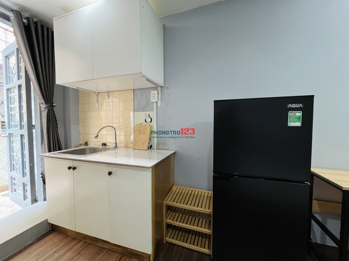 Phòng full nội thất đẹp tầng trệt bancol sau gần Vinhome Landmark