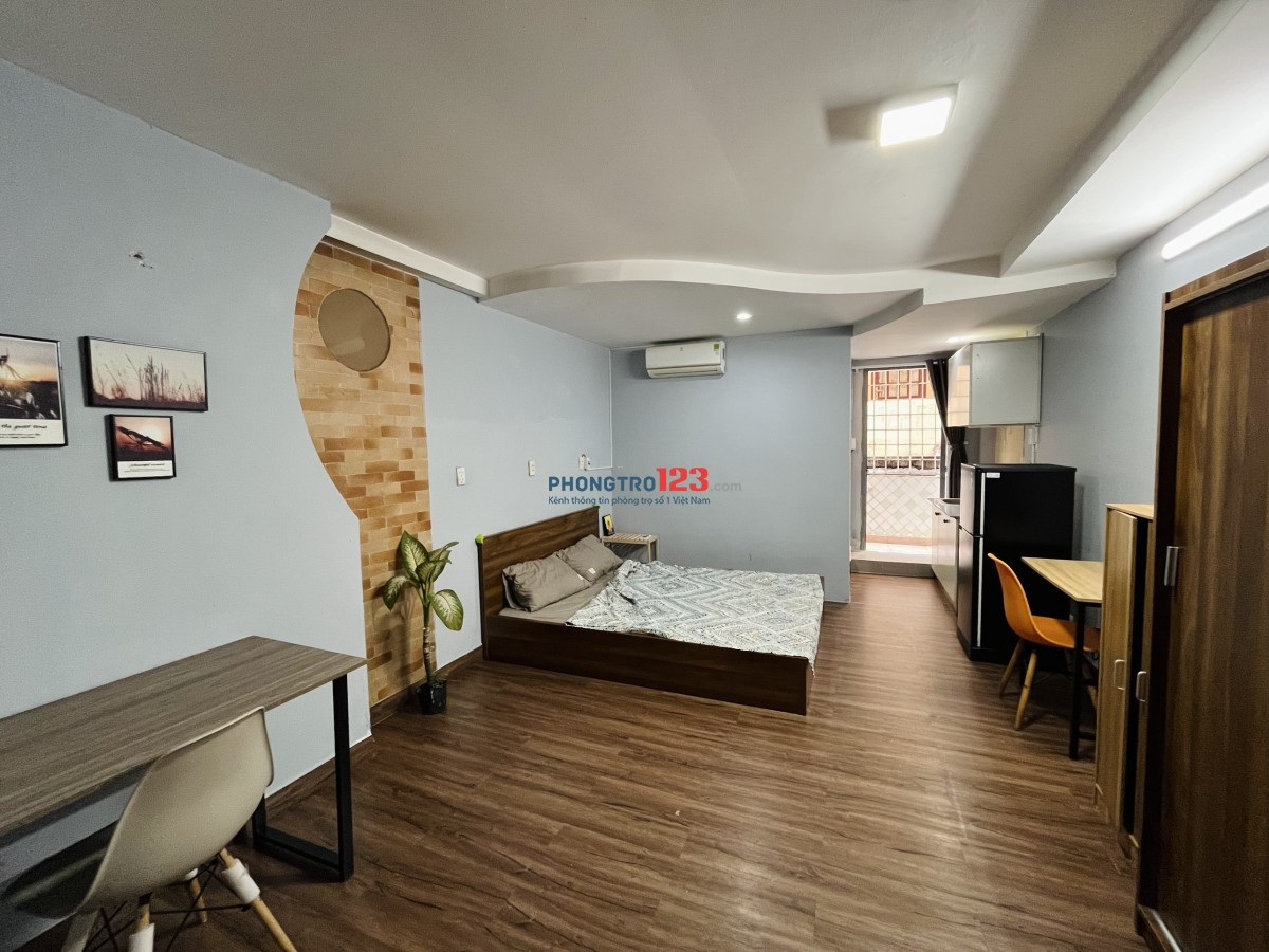 Phòng full nội thất đẹp tầng trệt bancol sau gần Vinhome Landmark