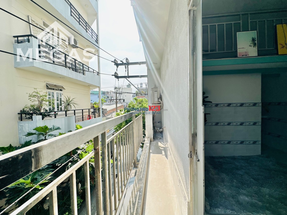 Khai trương phòng mới, có ban công và cửa sổ, trang bị máy lạnh và tủ quần áo, gần Lê Văn Quới