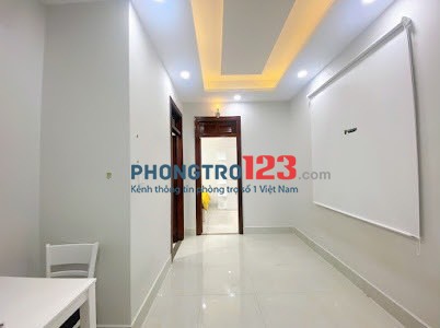 Cho thuê CH 1pn1wc, studio cửa sổ, bancong. Full nội thất ngay ngã tư Phú Thuận