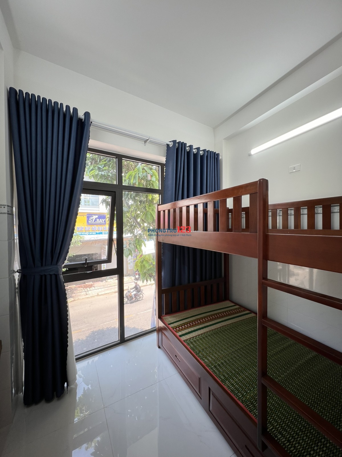 Cho thuê phòng mới xây 12m2 ngay 564 Nguyễn Thái Học - Có nội thất.