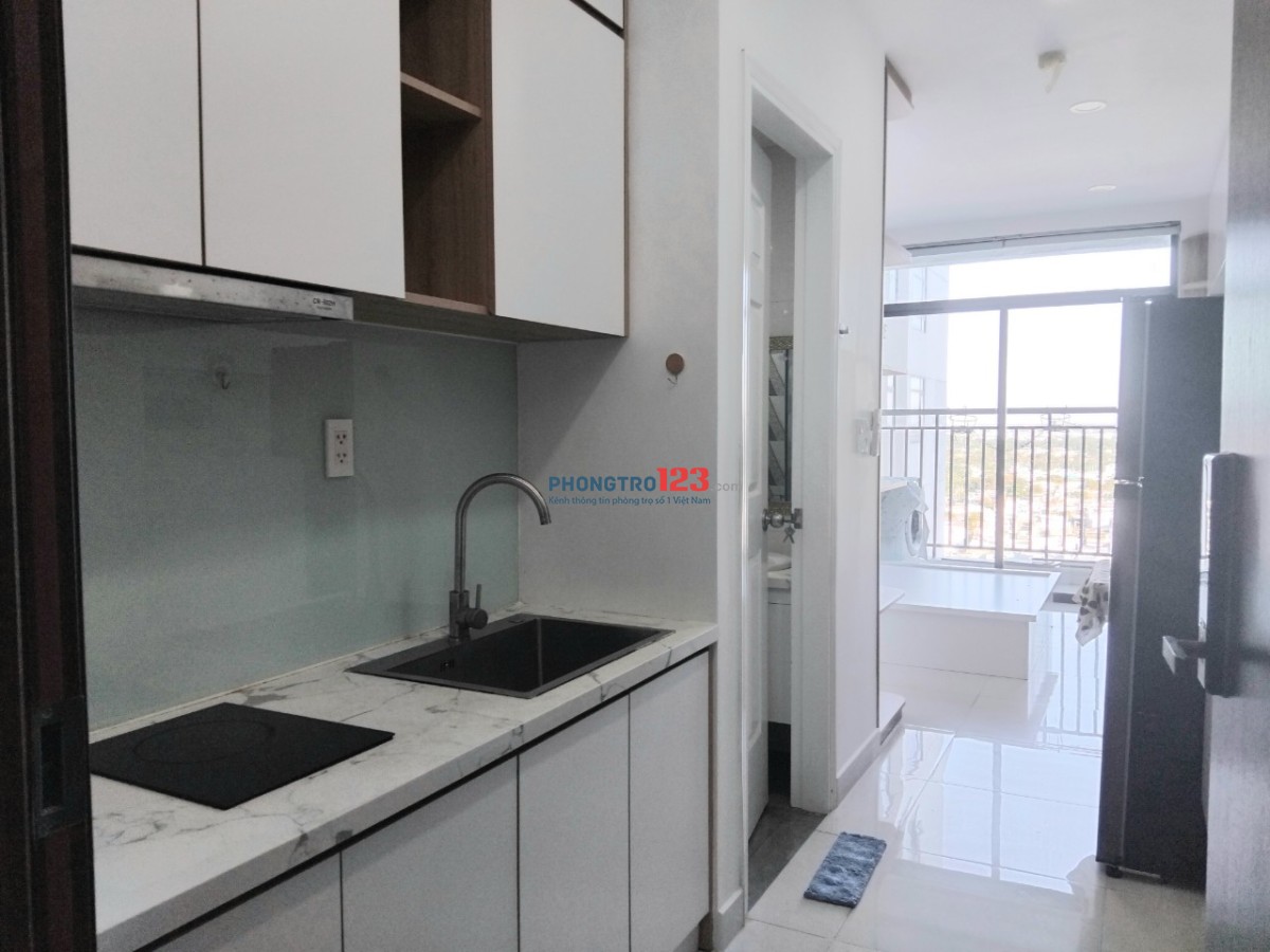 Cho thuê CH Central Premium, DT 30m2, có ban công, view hồ bơi, full nội thất cao cấp, giao ngay, giá 8 tr/th