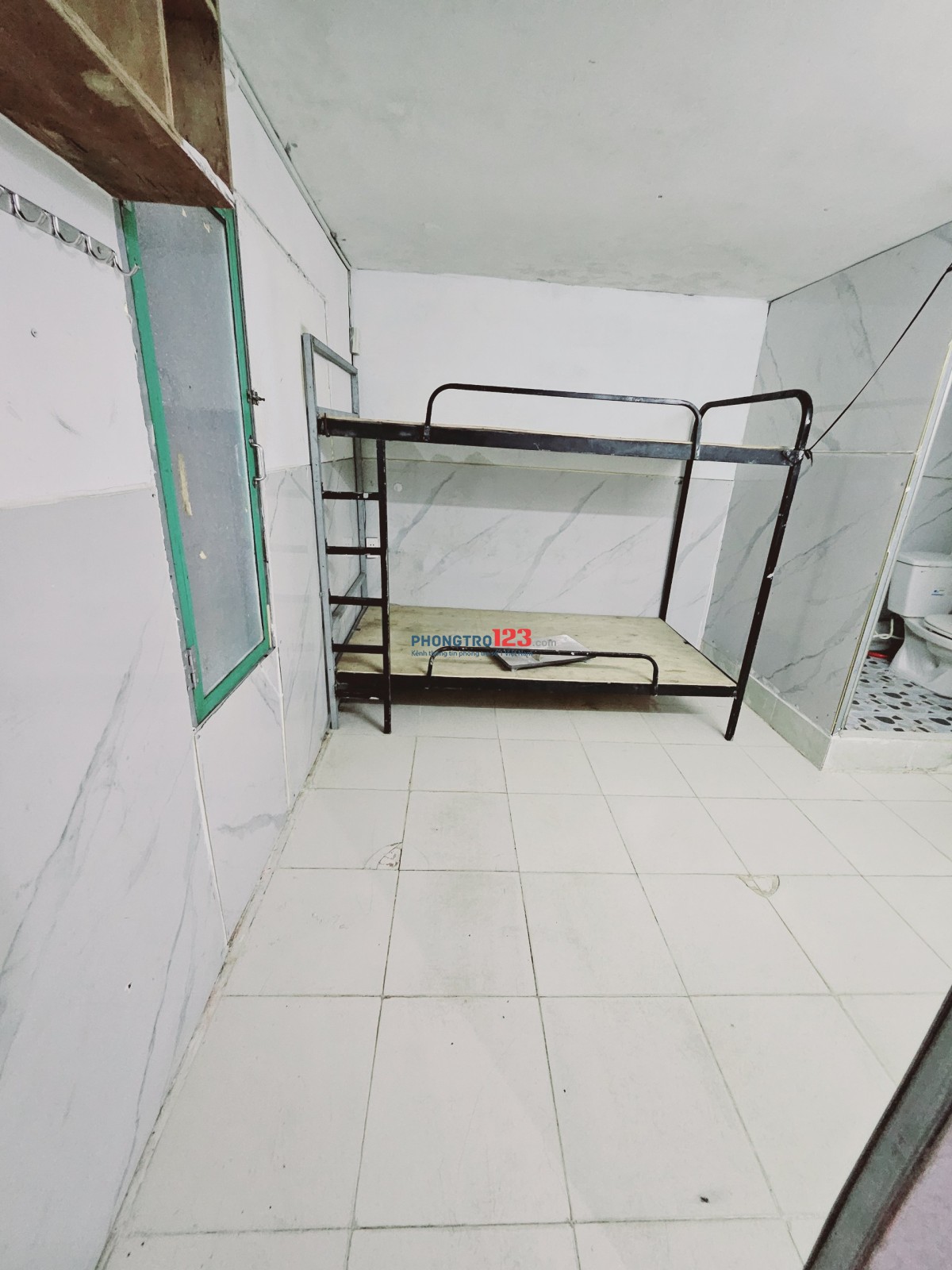 Phòng có máy lạnh ngay UEF Điện Biên Phủ P15 Bình Thạnh