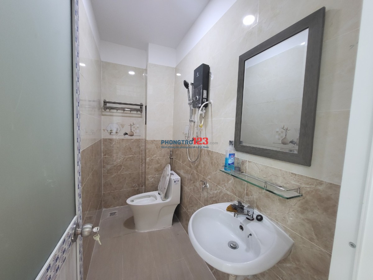 Cho thuê căn hộ dịch vụ 32m2, bancon rộng, đủ tiện nghi, view kinh Nhiêu Lộc