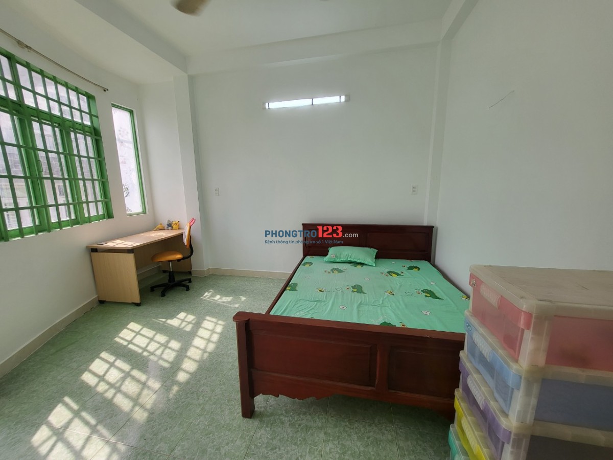 Cho thuê căn hộ dịch vụ 32m2, bancon rộng, đủ tiện nghi, view kinh Nhiêu Lộc