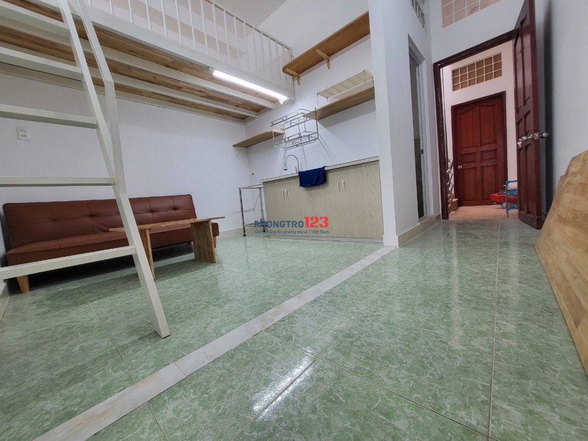 Cho thuê căn hộ dịch vụ 32m2, bancon rộng, đủ tiện nghi, view kinh Nhiêu Lộc