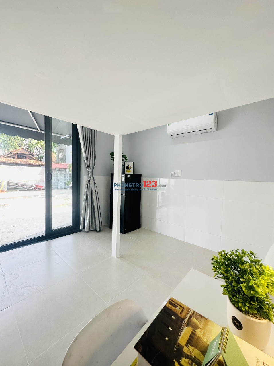 Duplex mặt đất cửa lớn cực thoáng