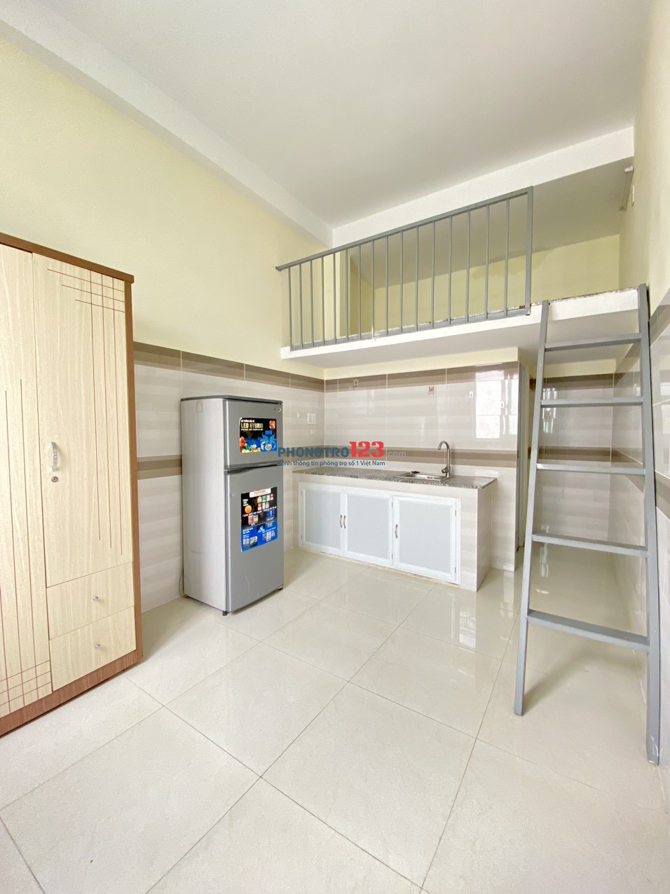 Duplex cửa sổ đón nắng - mặt tiền Lê Văn Thọ, có thang máy