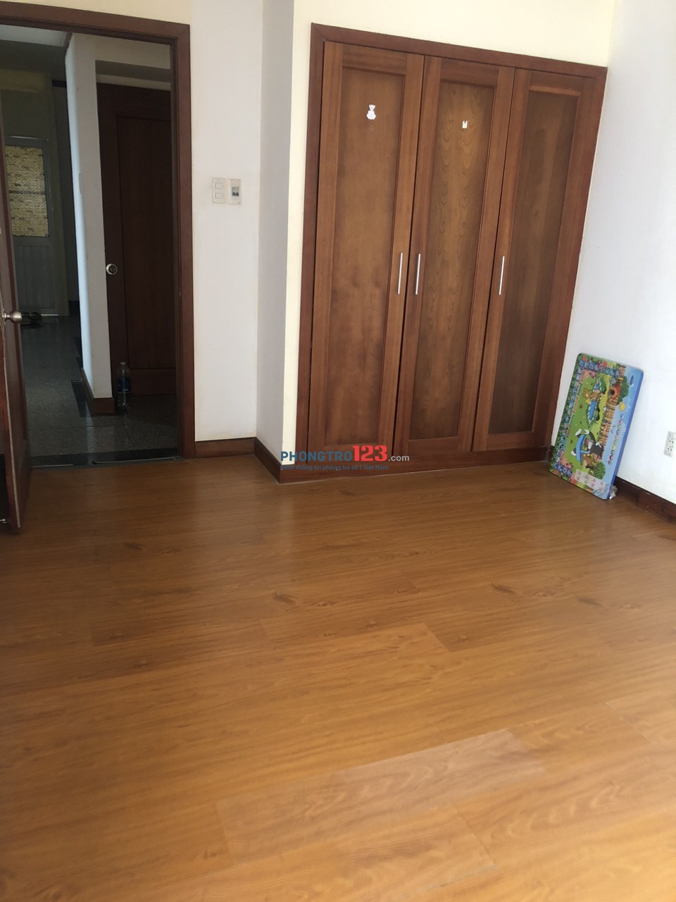 cho thuê phòng 18m2 giá 2,9tr/th ở 187a lê văn lương. gọi mình nhé 0902872246