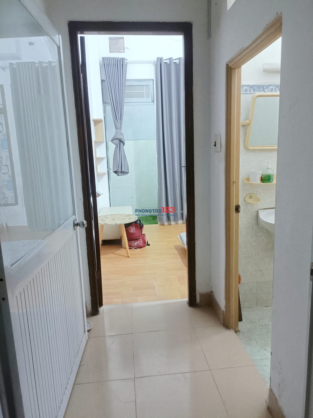 4tr5, 5tr phòng trệt tách bếp toilet, đường 8m, KD online tốt. có sân sau. Bếp toilet của phòng nằm riêng.