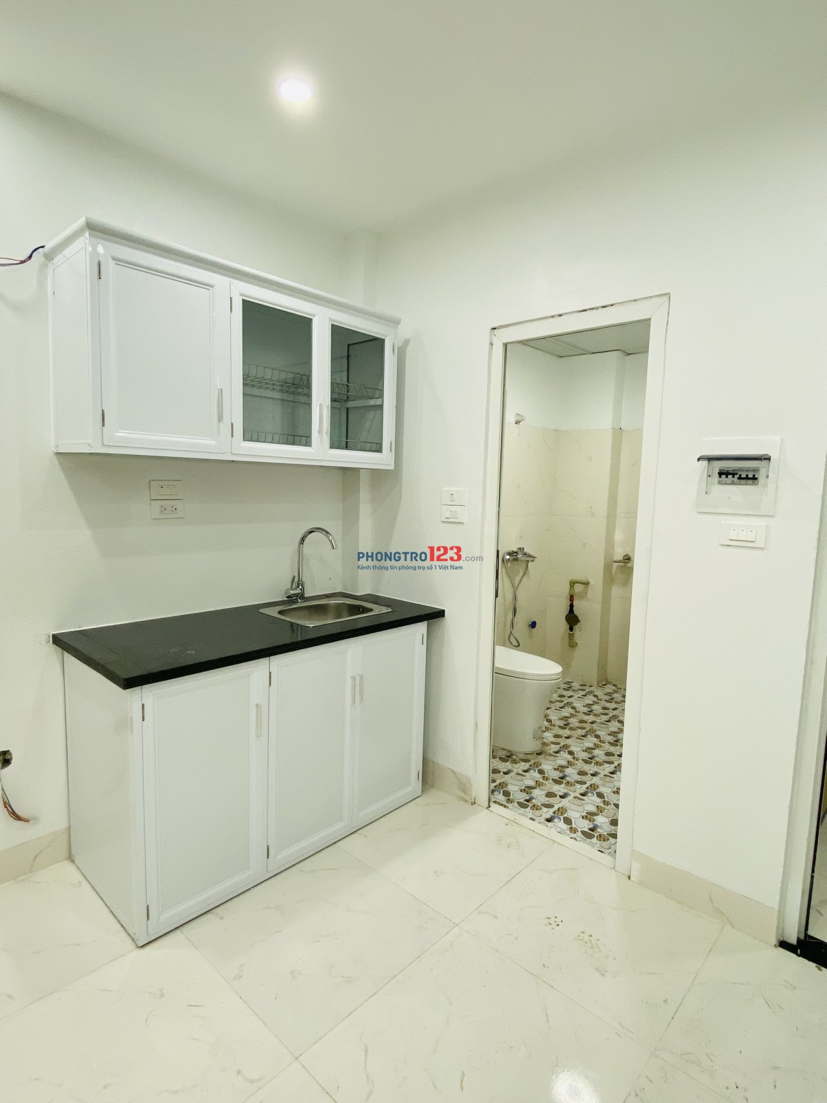 Cho thuê CCMN 25m2, ban công thoát hiểm an toàn, vị trí đẹp, view triệu đô, giá từ3,x triệu, ngã tư Trung Văn - Tố Hữu