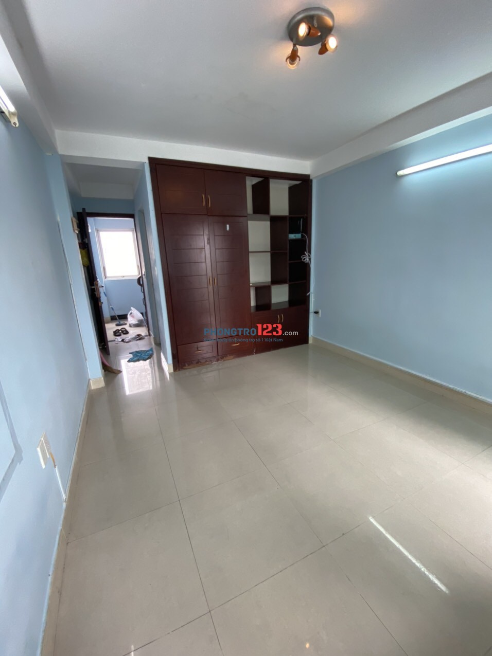 Cho thuê rẻ phòng trọ 30m2 sạch thoáng mát CMT8 Quận 3 TP.HCM