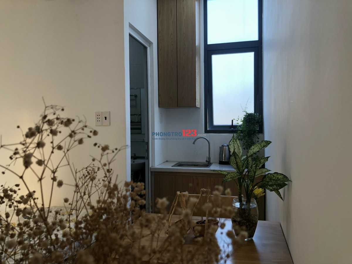 Lung linh Studio thang máy full nội thất Nơ Trang Long, ban công rộng