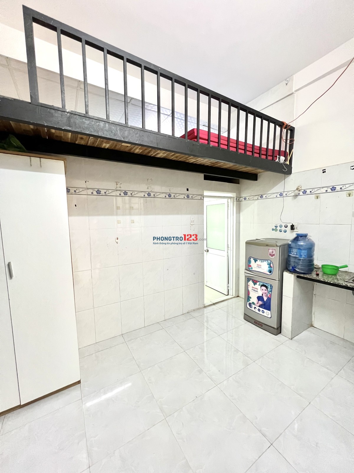 Trống sẵn phòng gác lầu 1 gần Đầm Sen