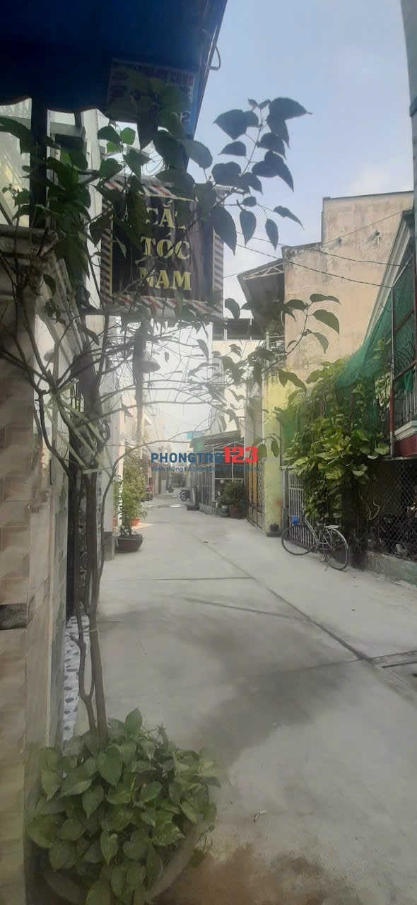 Nhà hẻm xe hơi sát bên trường bình đông