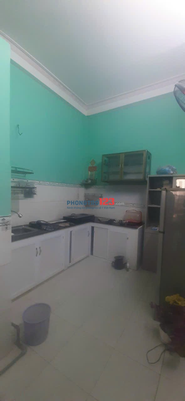 Nhà hẻm xe hơi sát bên trường bình đông