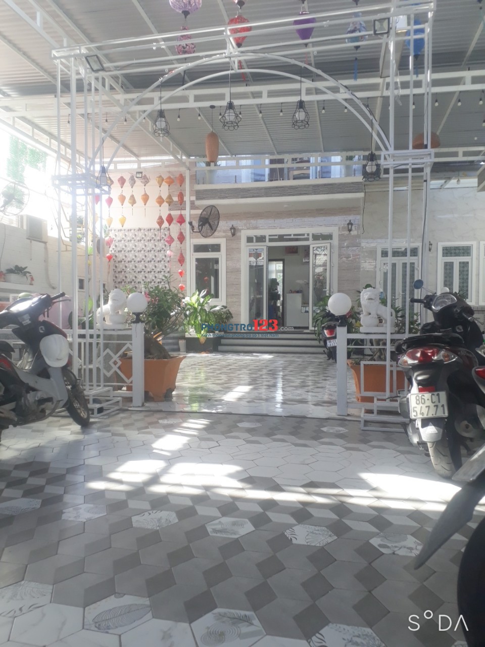 Cho thuê mặt bằng nhà hàng và dãy 12 phòng trọ mặt đường Huỳnh Tấn Phát Mũi Né