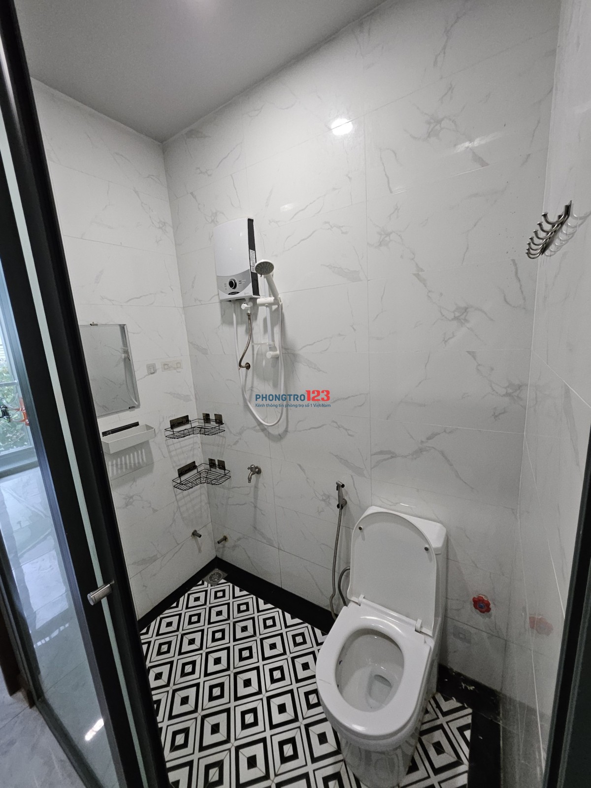 Studio ban công tách bếp gần Himlam Q7 giá chỉ 4tr5 bao phí