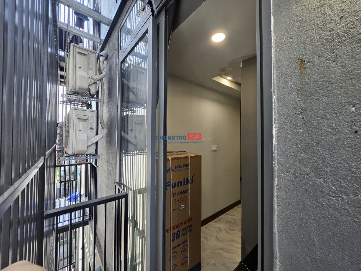 Studio ban công tách bếp gần Himlam Q7 giá chỉ 4tr5 bao phí